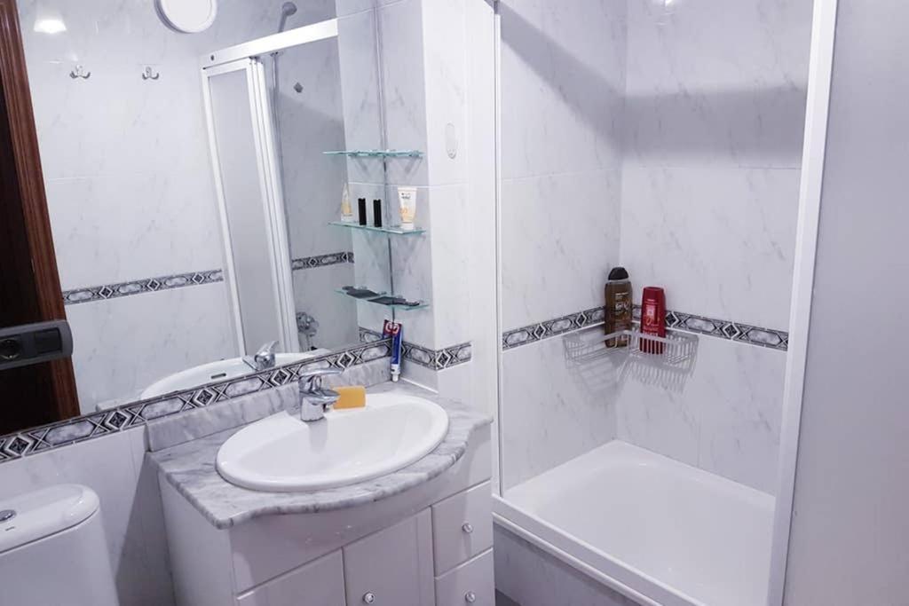 Apartamento Completo Con Parking Privado Y Wifi En San Roque Vigo Esterno foto